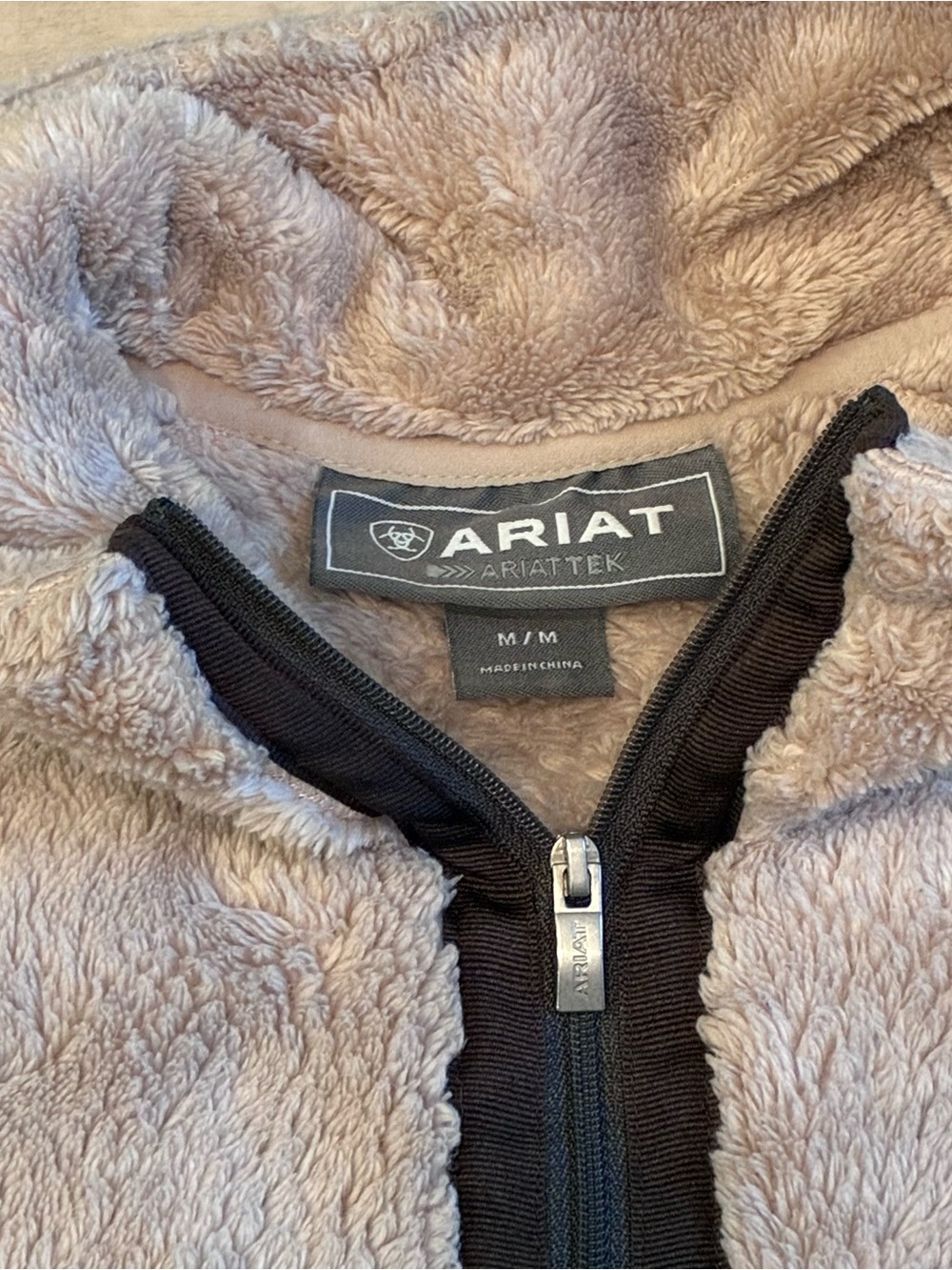 Ariat Women’s M Plush Quarter-Zip Sherpa Jacket in Taupe with Dark Trim - Picture 2 of 7